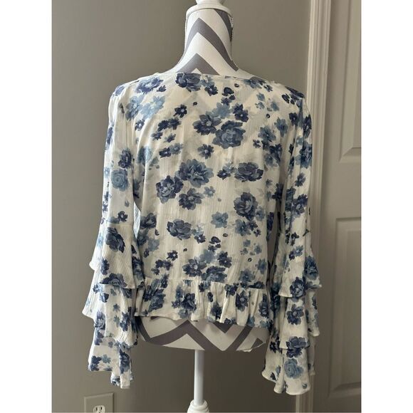 American Eagle adorable v-neck pull over blouse - Picture 4 of 9